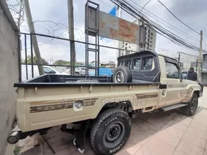 Toyota Hilux 2012 Ivory