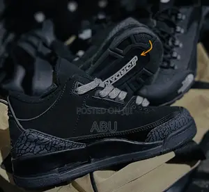 Photo - Jordan 3 Blackout