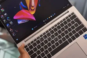 New Laptop HP EliteBook 840 G9 16GB Intel Core I7 SSD 512GB