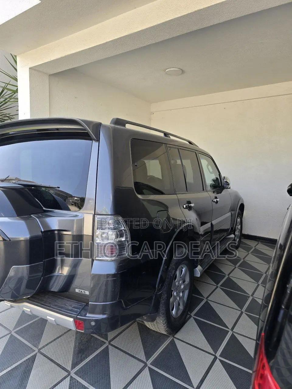 Mitsubishi Pajero 2017 Black