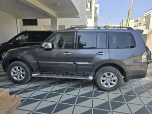 Mitsubishi Pajero 2017 Black