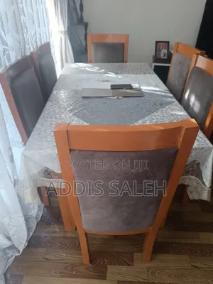 Dining Salon Table