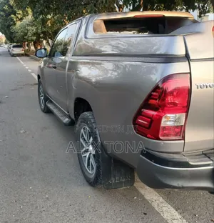 Toyota Hilux 2019 Gray
