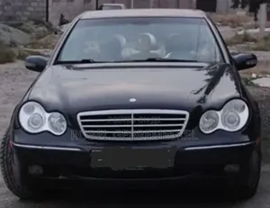 Photo - Mercedes-Benz C200 2002 Black