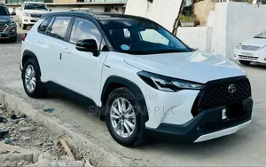 Photo - Toyota Corolla Cross Hybrid 2024 White