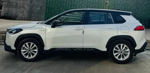 Toyota Corolla Cross Hybrid 2024 White