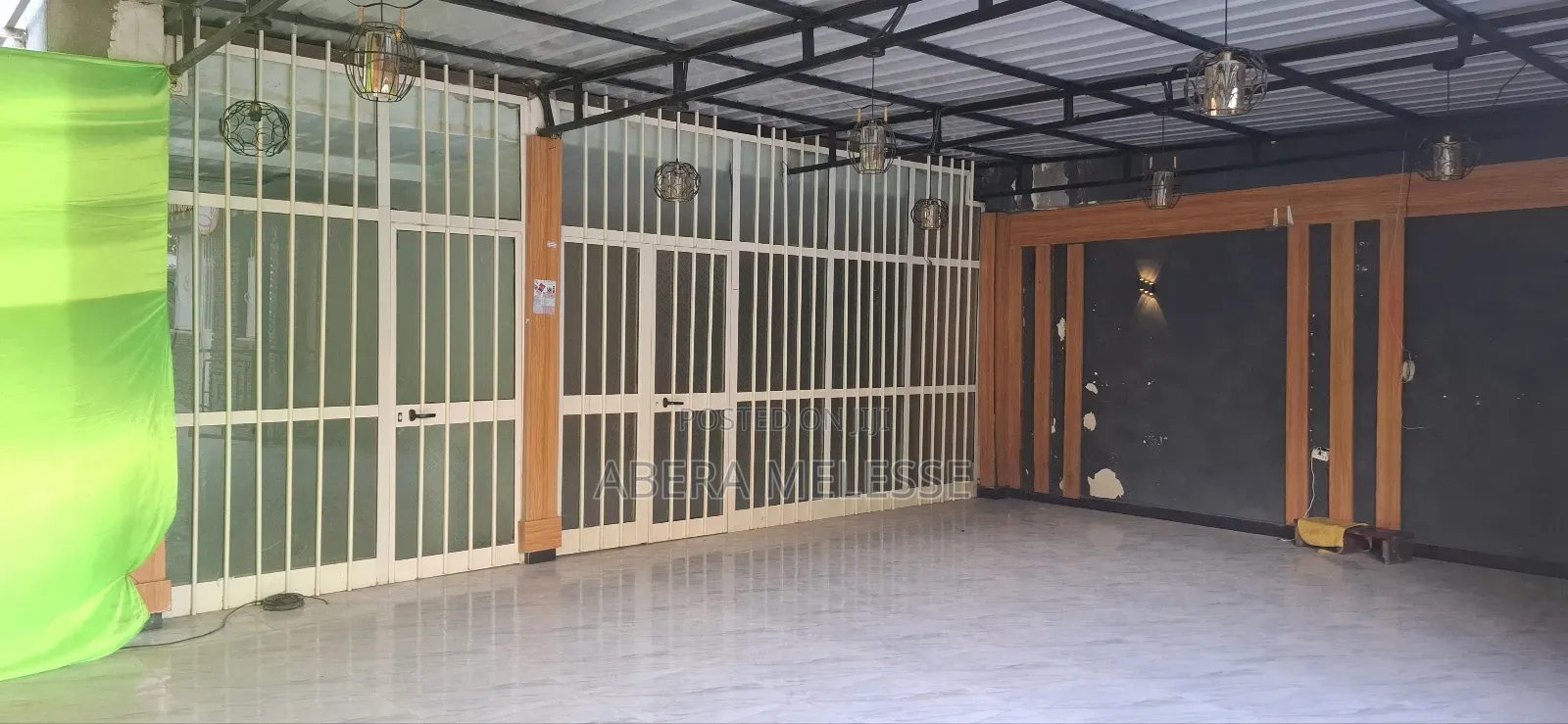 ለባርና ሬስቶራንት እንዲሁም ካፌ ሱፐርማርኬት ባንክ ላሉ ሌሎች አገልግሎቶች የሚከራይ ጥንቅቅ ብሎ የተሰራ,