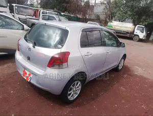 Photo - Toyota Vitz 1.0 FWD 5dr 2010 Purple