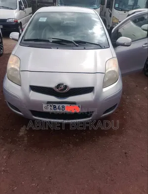 Toyota Vitz 1.0 FWD 5dr 2010 Purple