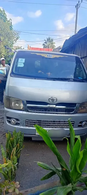 Photo - Toyota HiAce 2008 Silver