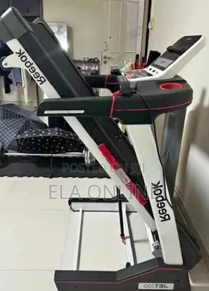 Photo - ትሬድሚል መሳጭ እና ቀልጣፋ የአካል ብቃት እንቅስቃሴን ይለማመዱ /Reebok Running Machine