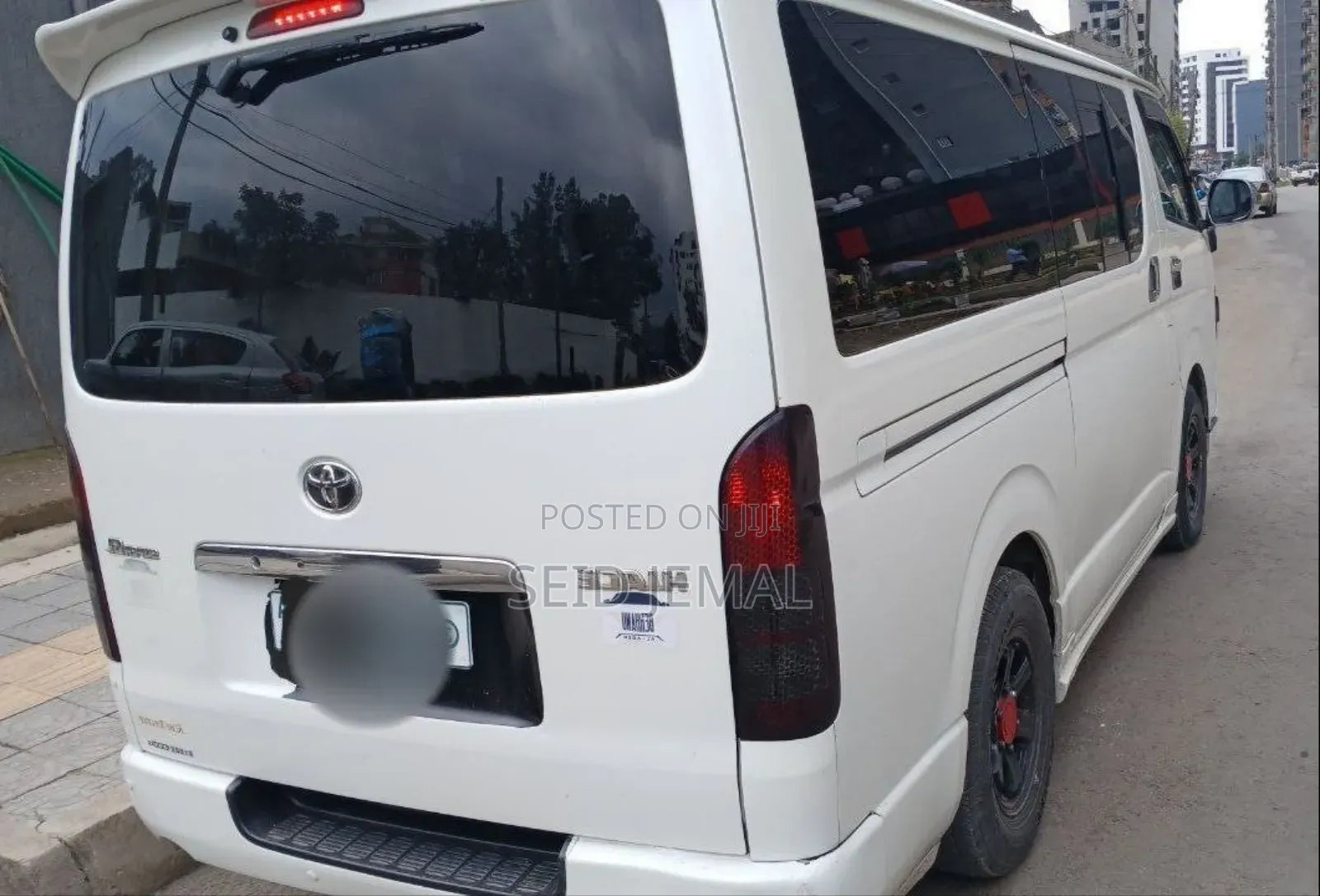 Toyota HiAce 2010 White