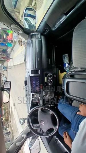 Toyota HiAce 2010 White