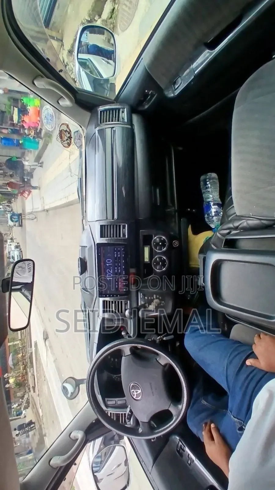 Toyota HiAce 2010 White