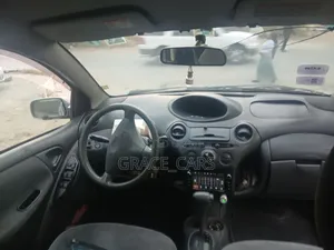 Toyota Vitz 1.0 FWD 5dr 1999 Gold