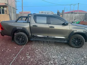 Toyota Hilux 2022 Gray