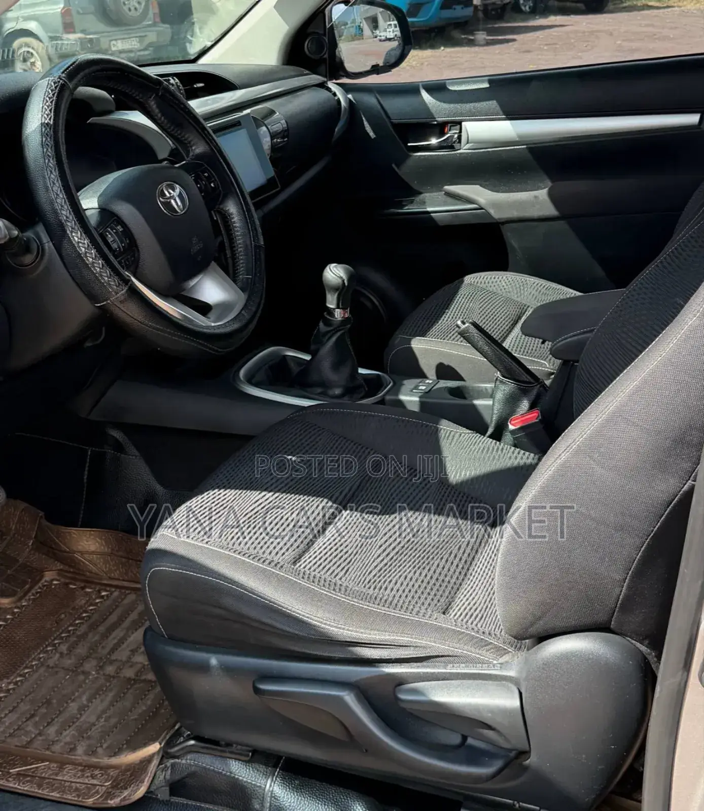 Toyota Hilux 2019 Silver