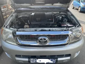 Toyota Hilux 2009 Silver