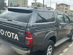 Toyota Hilux 2015 Gray