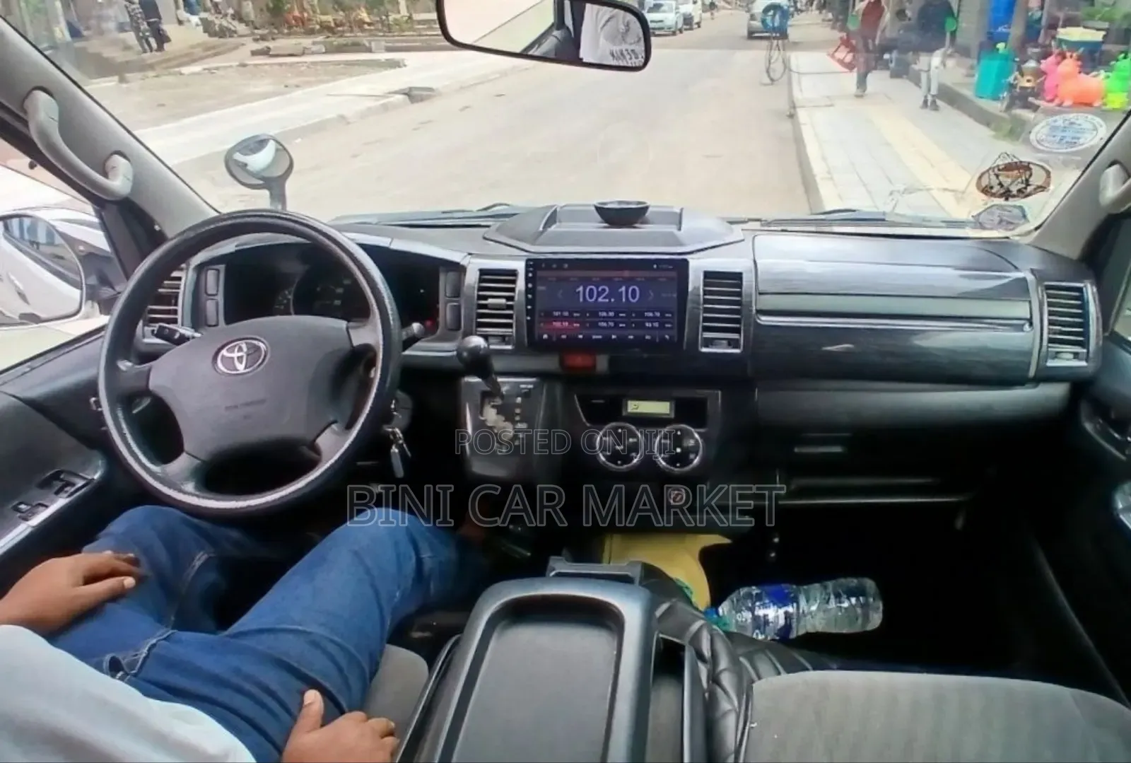 Toyota HiAce 2010 White