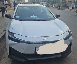 Photo - Toyota bZ3 63 kWh FWD 2023 White