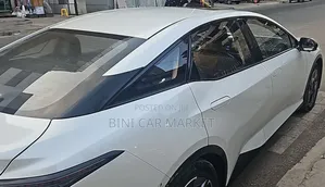 Toyota bZ3 63 kWh FWD 2023 White