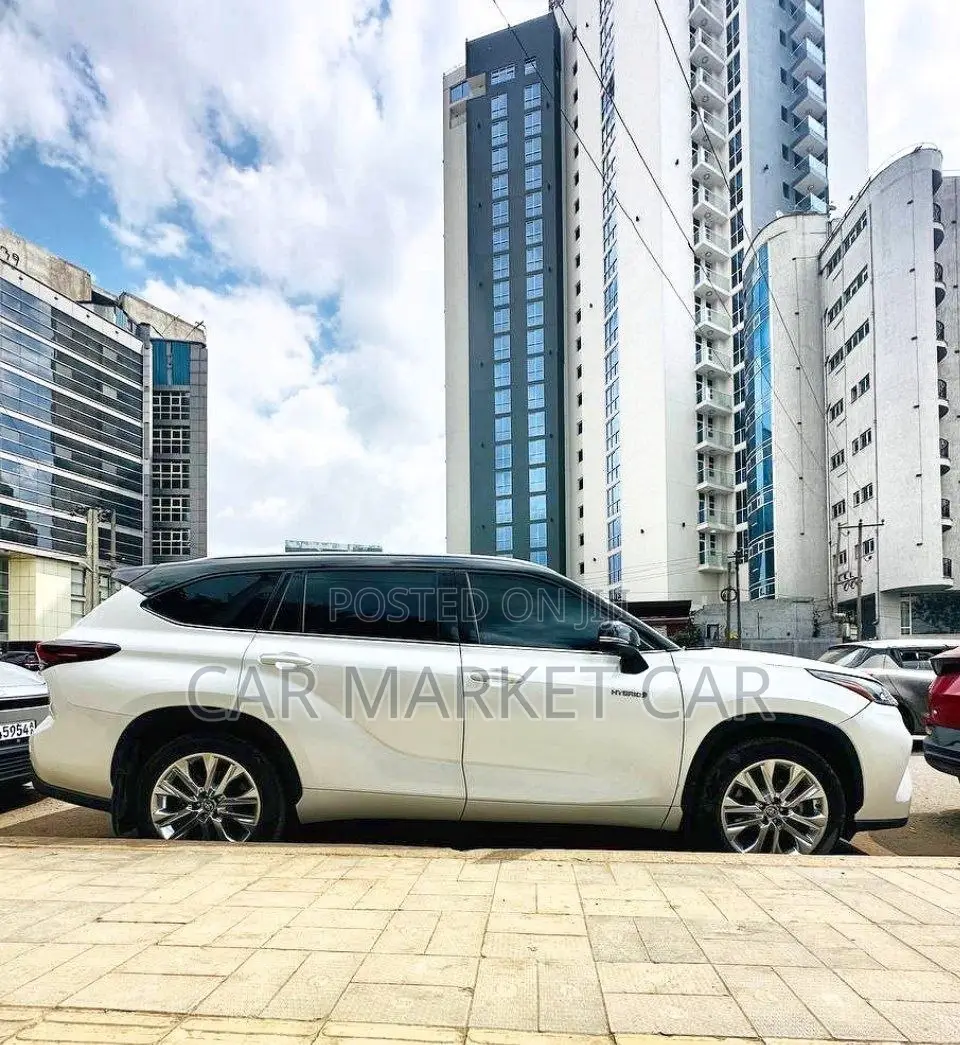 Toyota Highlander Hybrid Limited AWD 2024 White