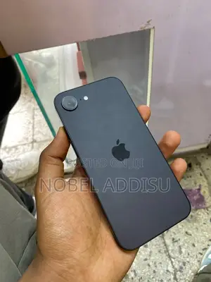 Photo - New Apple iPhone 16e 128 GB Black