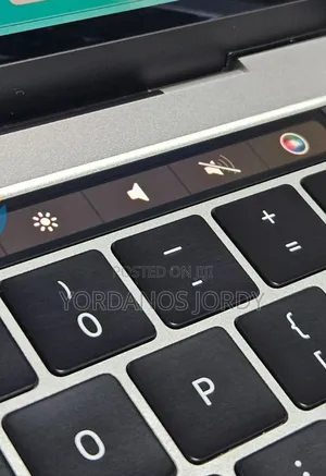 New Laptop Apple MacBook Pro 2019 8GB Intel Core i5 SSD 128GB