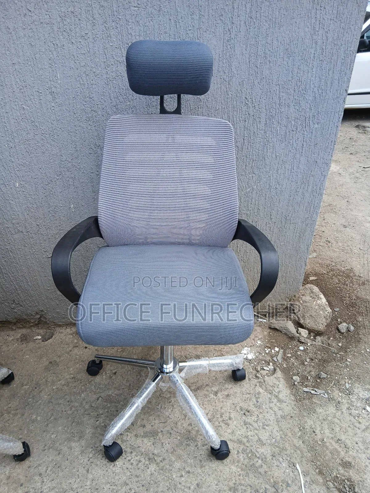 Seckareter Chairs