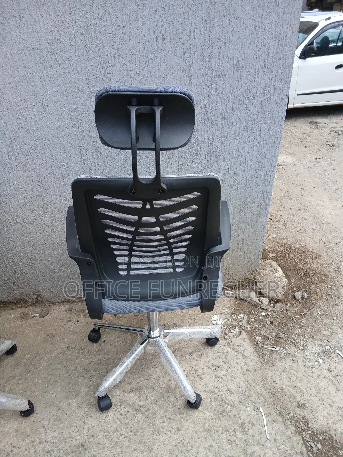 Seckareter Chairs