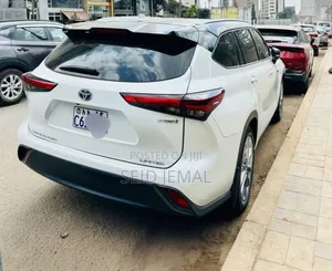 Toyota Highlander Hybrid 2024 White