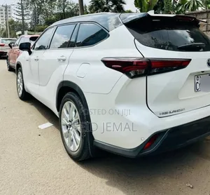 Toyota Highlander Hybrid 2024 White