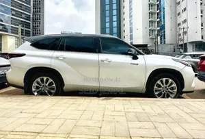 Toyota Highlander Hybrid 2024 White