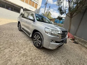 Toyota Land Cruiser 4.5 V8 TD 2017 Silver
