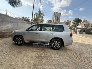 Toyota Land Cruiser 4.5 V8 TD 2017 Silver