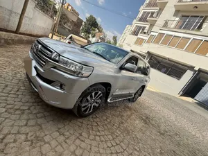 Toyota Land Cruiser 4.5 V8 TD 2017 Silver