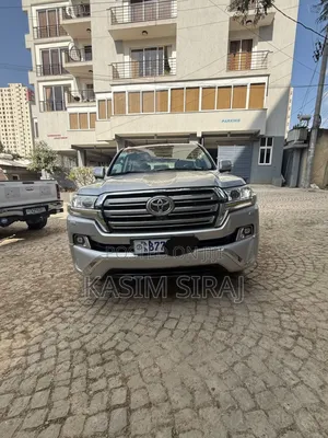 Photo - Toyota Land Cruiser 4.5 V8 TD 2017 Silver
