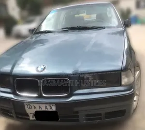 Photo - BMW 318i 1997 Gray