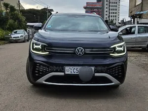 Photo - Volkswagen ID.6 2023 Beige