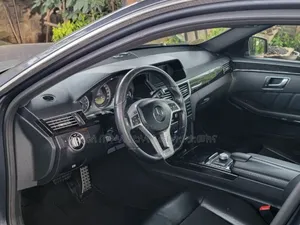 Mercedes-Benz E200 2013 Beige
