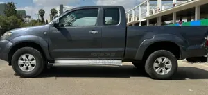 Toyota Hilux 2009 Gray