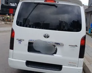 Toyota HiAce 2011 White