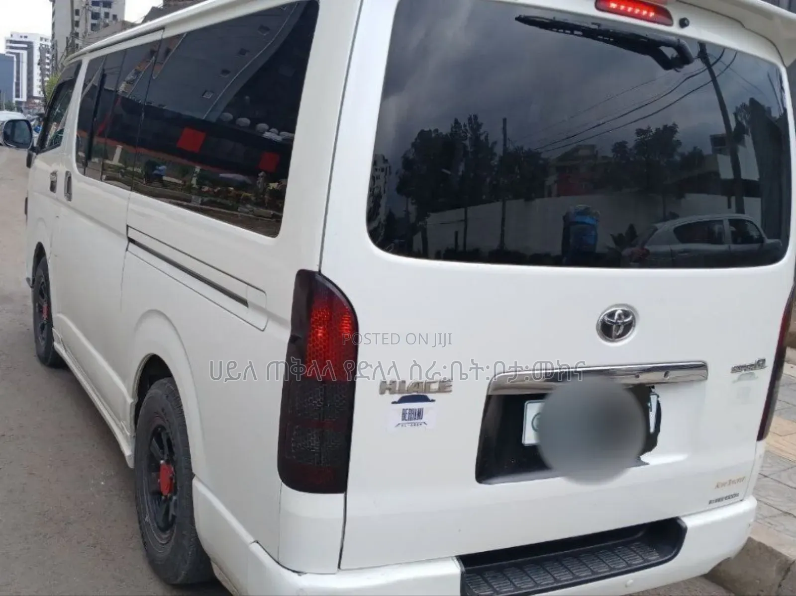 Toyota HiAce 2011 White