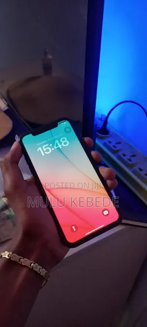 Photo - Apple XR 64 GB Black