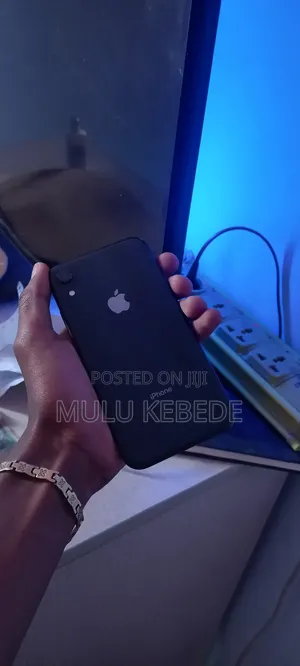 Apple XR 64 GB Black