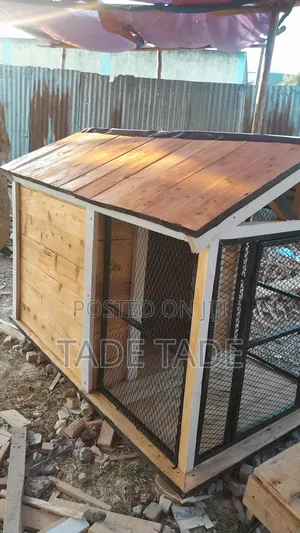 Photo - Orginal Wood Dog House
