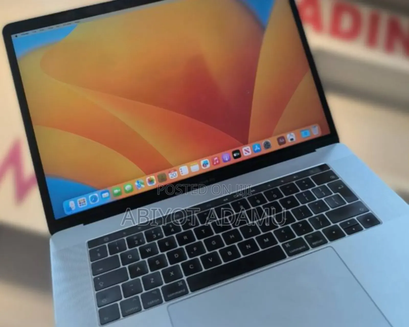 New Laptop Apple MacBook Pro 2017 16GB Intel Core I7 SSD 512GB