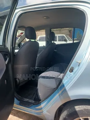 Toyota Vitz 2004 Silver