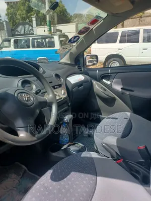 Toyota Vitz 2004 Silver